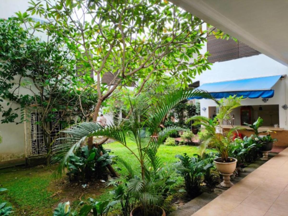Hotel Roemah Moesi à Medan Extérieur photo
