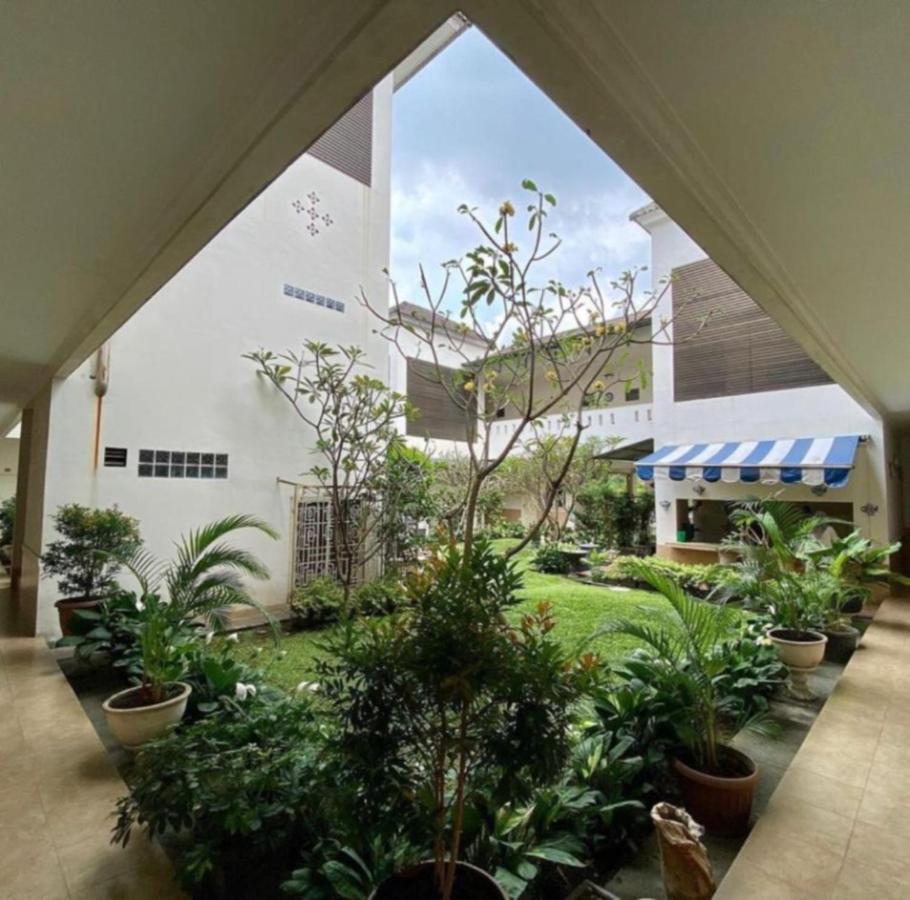 Hotel Roemah Moesi à Medan Extérieur photo