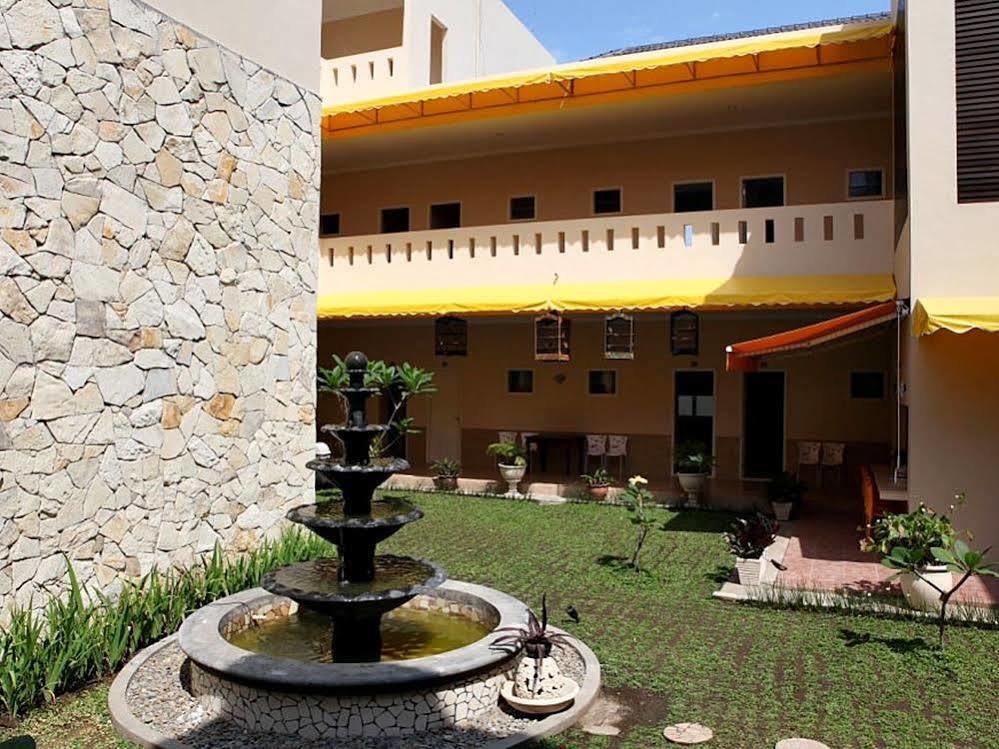 Hotel Roemah Moesi à Medan Extérieur photo